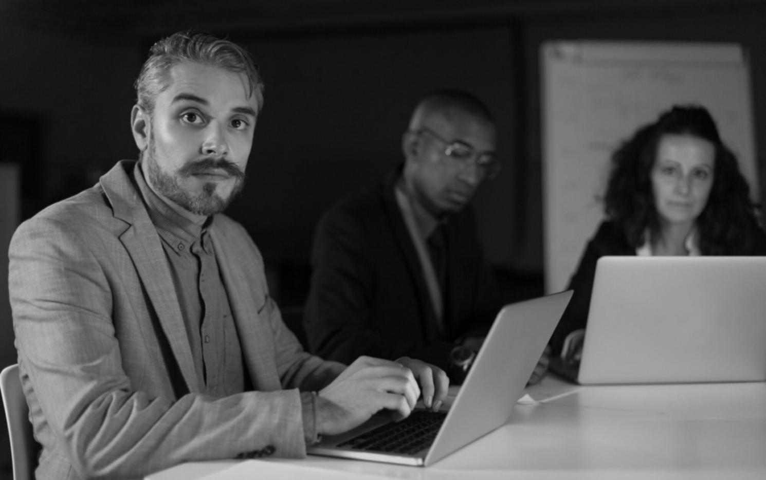 Environnement d'apprentissage avec écrans multiples et outils d'automatisation